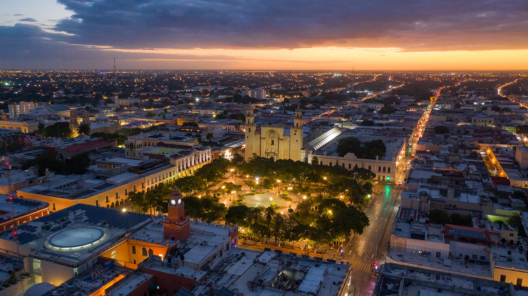 Mérida Parque PlazaGrande CentroHistórico ÁnguloPicado Atardecer